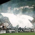 Ultras Spezia hanno lanciato bombe carta