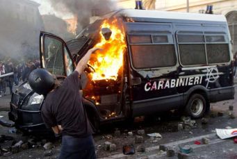 camionetta-carabinieri-bruciata