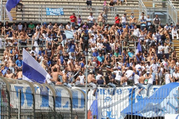 Protesta tifosi Prato per inagibilità stadio Lungobisenzio