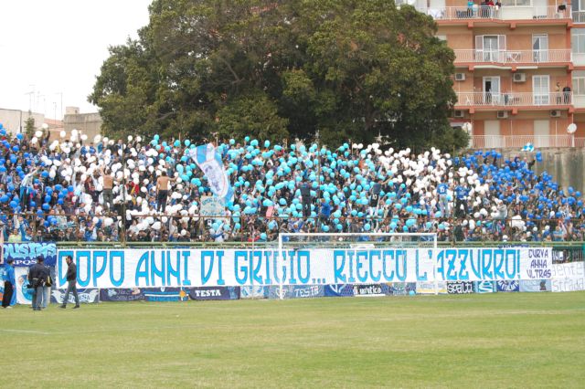 Siracusa-Carrarese Mancosu e Longoni contro Merini e Cori